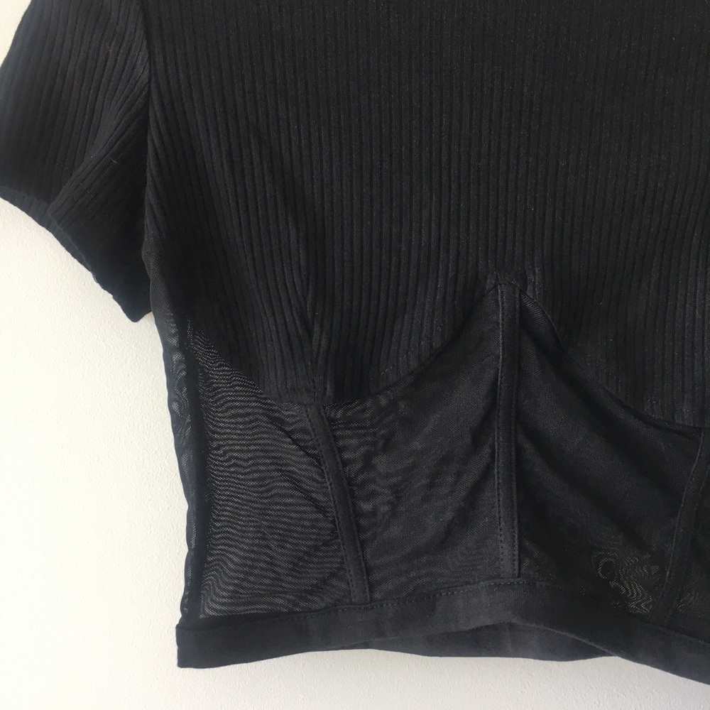black crop top w/ underwire + mesh